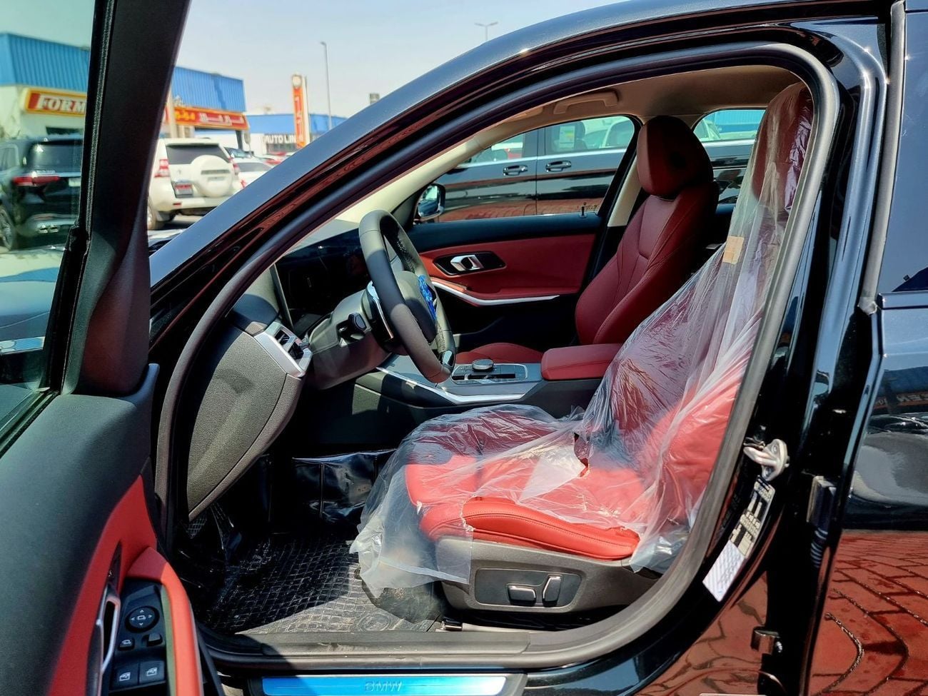 بي أم دبليو 318i LUXURY M SPORT PACKAGE