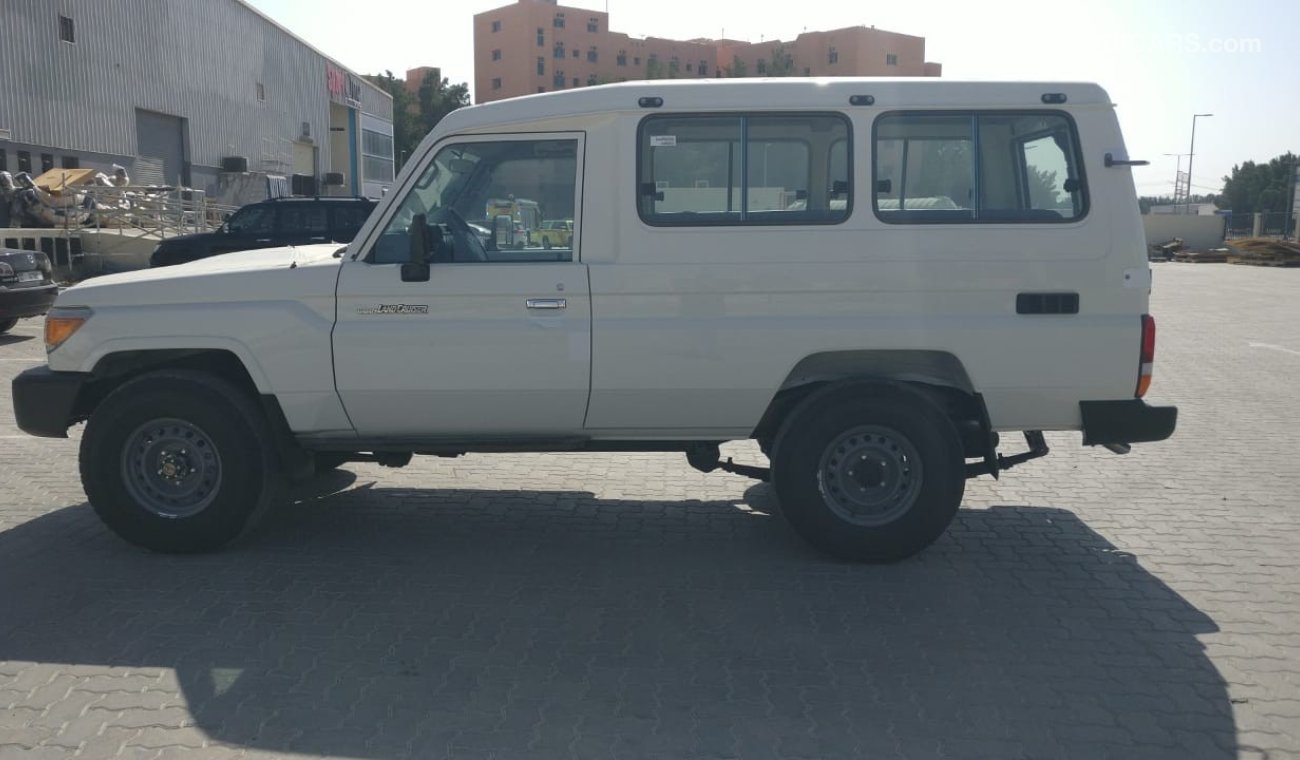 Toyota Land Cruiser Hard Top 78 4.2L DIESEL 9 SEATER MT ( EXPORT TO AFRICA ONLY)