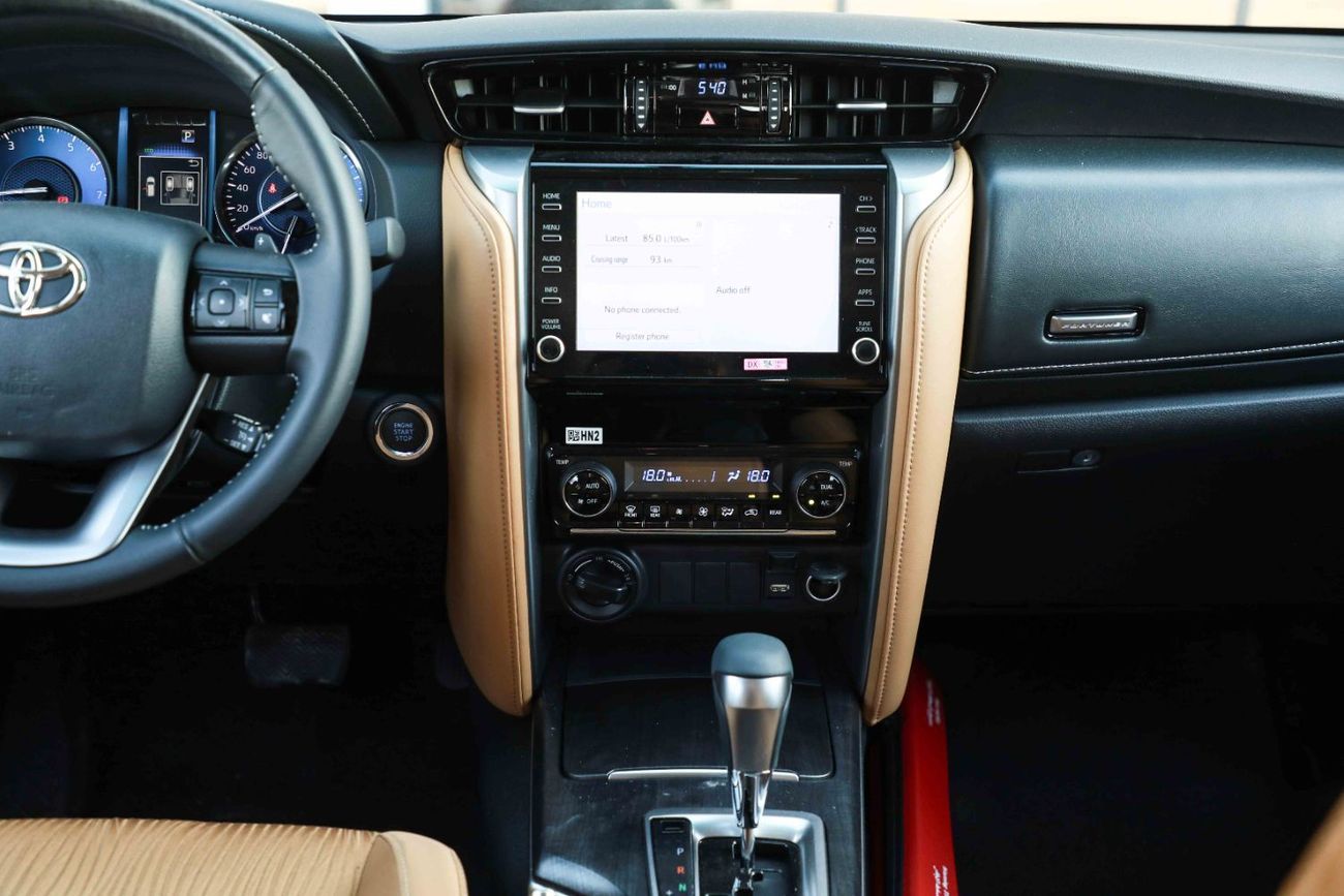 تويوتا فورتونر 2025 Toyota Fortuner GXR 4.0 - Platinum White inside Beige | Export Only