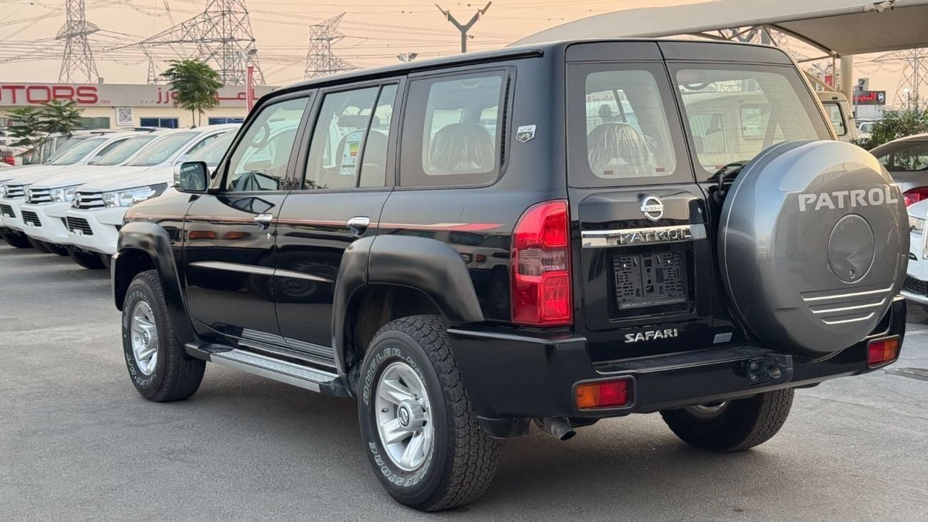 Nissan Patrol Safari Nissan Patrol Safari (Al Ostoura Edition) 4.8L Gasoline Engine 7 Seater