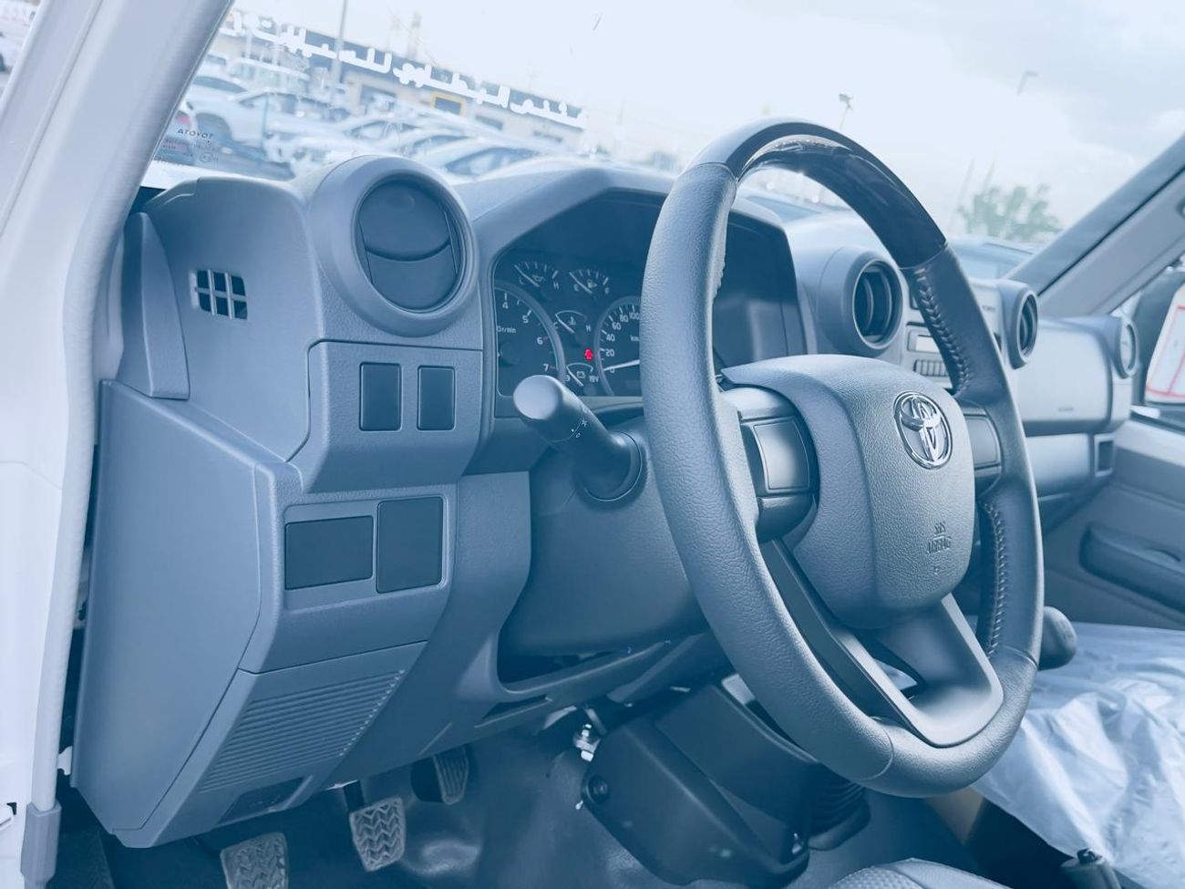 تويوتا لاند كروزر بيك آب Std 4.0L Double Cab Utility 4WD