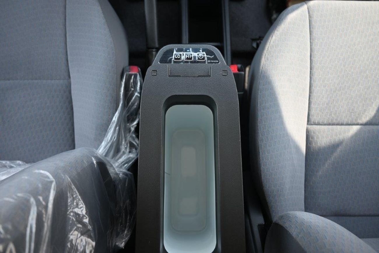 Toyota Land Cruiser 70 2025 MODEL TOYOTA LAND CRUISER 76 HARDTOP LX-G1 2.8L TURBO DIESEL 5 SEAT MANUAL TRANSMISSION