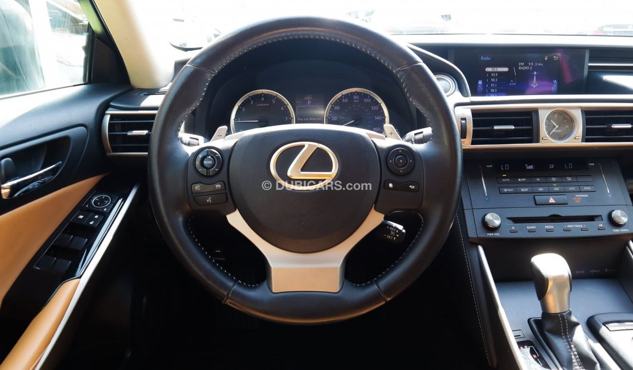 لكزس IS 200 200 t