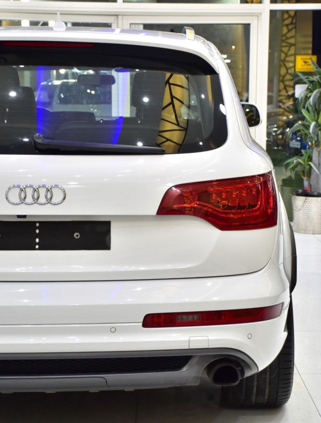أودي Q7 EXCELLENT DEAL for our Audi Q7 S-Line ( 2014 Model ) in White Color GCC Specs