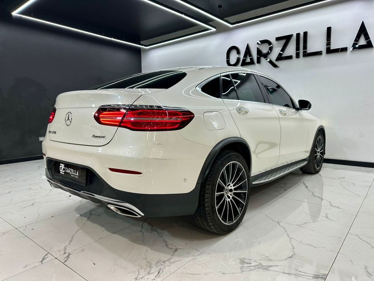 مرسيدس بنز GLC 250 4MATIC 2.0L