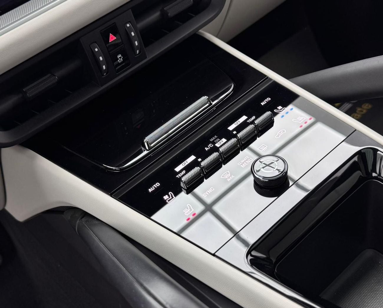 Porsche Cayenne Base Coupe 2024 Porsche Cayenne Coupe, Porsche Warranty, Porsche Service History, GCC