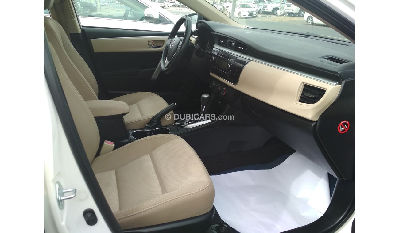 تويوتا كورولا 2015 ابيض خليجى 2.0 حالة ممتازة بدون حوادث بدون صبغ ماشية قليل