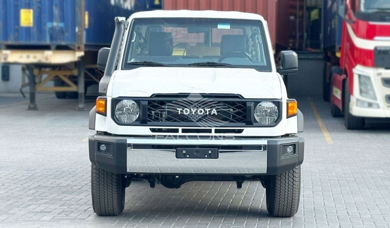 Toyota Land Cruiser 70 Toyota/LC76 DSL 2.8L AT/000D0 4X4 DELUXE. 9 seater