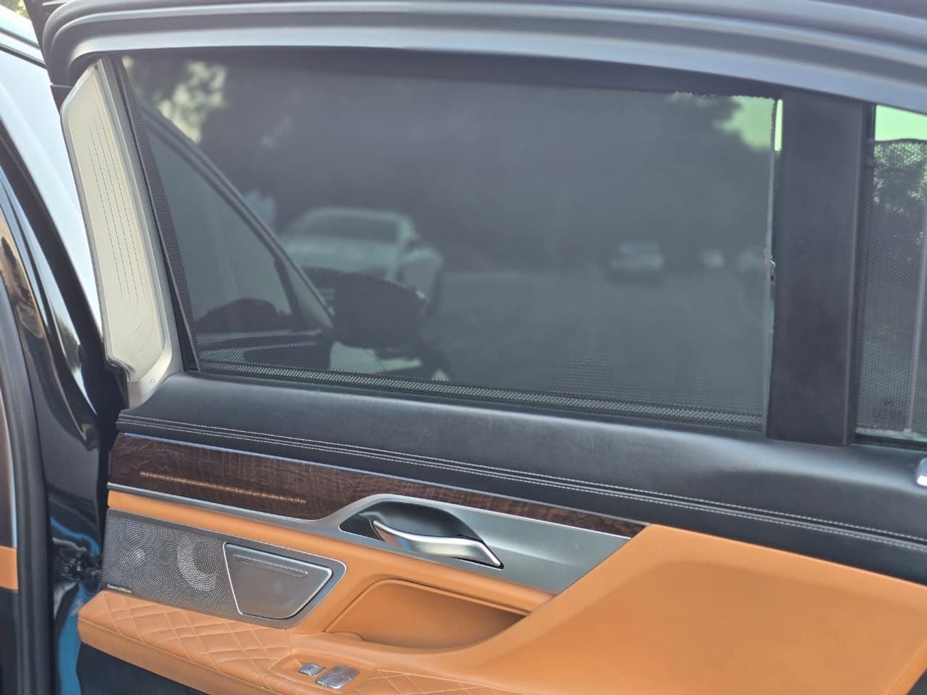 BMW 750Li xDrive 4.4L (530 HP) BMW 750LI 2020 GCC V8 // FSH // SERVICE CONTRAC TILL 2027 // FULL OPITION // PE