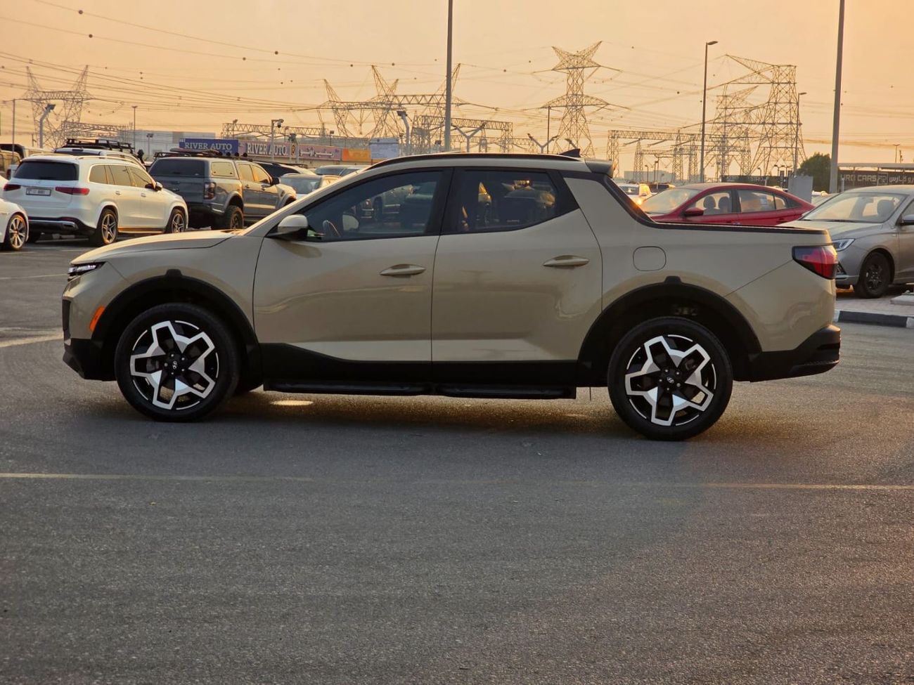 Hyundai Santa Cruz 2.5 Turbo engine 4x4 , sunroof , 360 cameraa and original leather seats