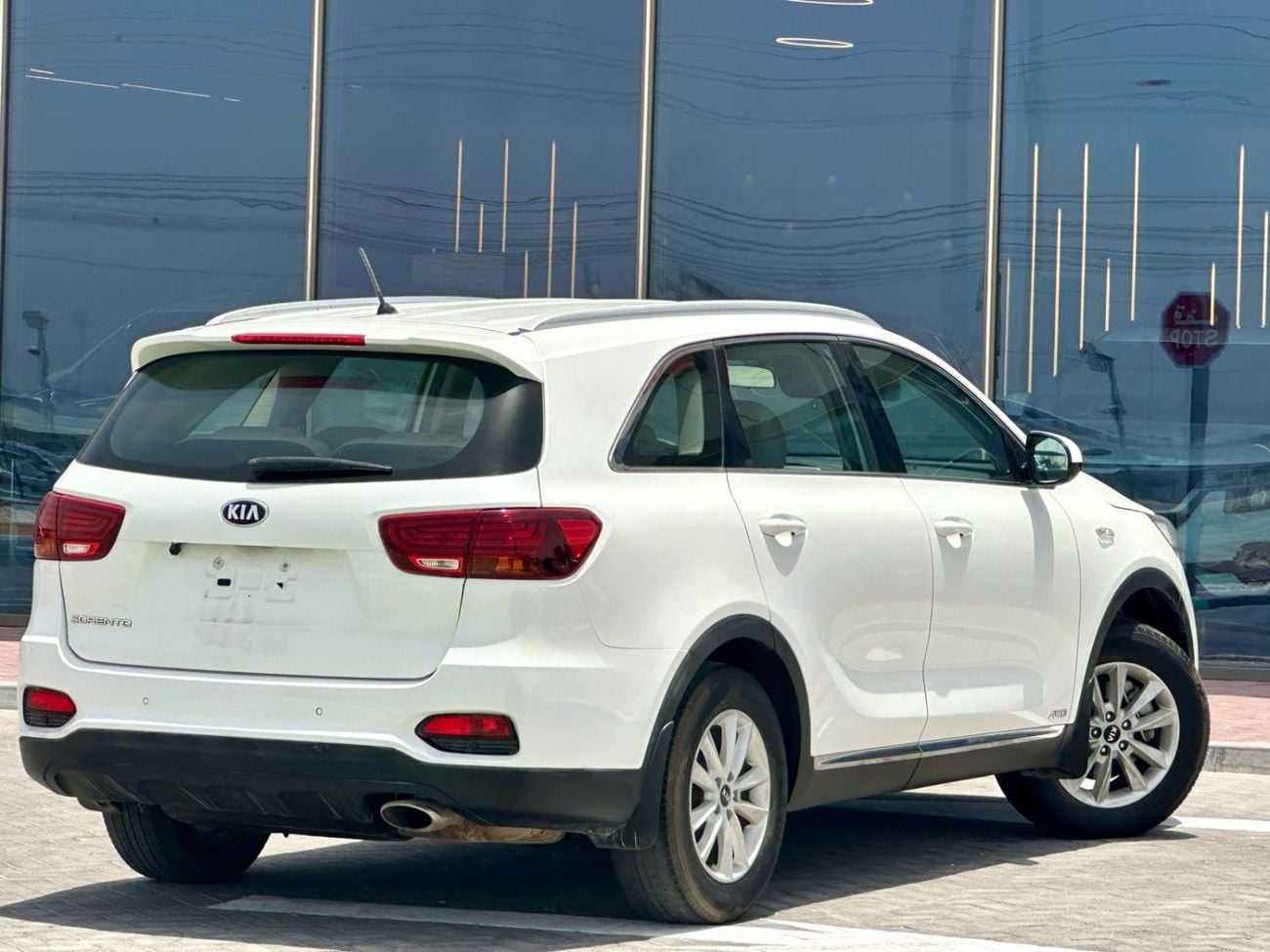 كيا سورينتو 670-Monthly l GCC l 2.4L, Cruise, Camera l Accident Free