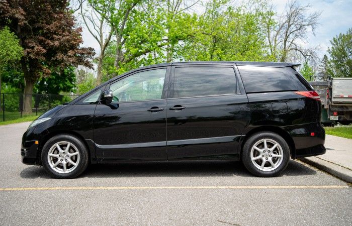 Toyota Estima exterior - Side Profile