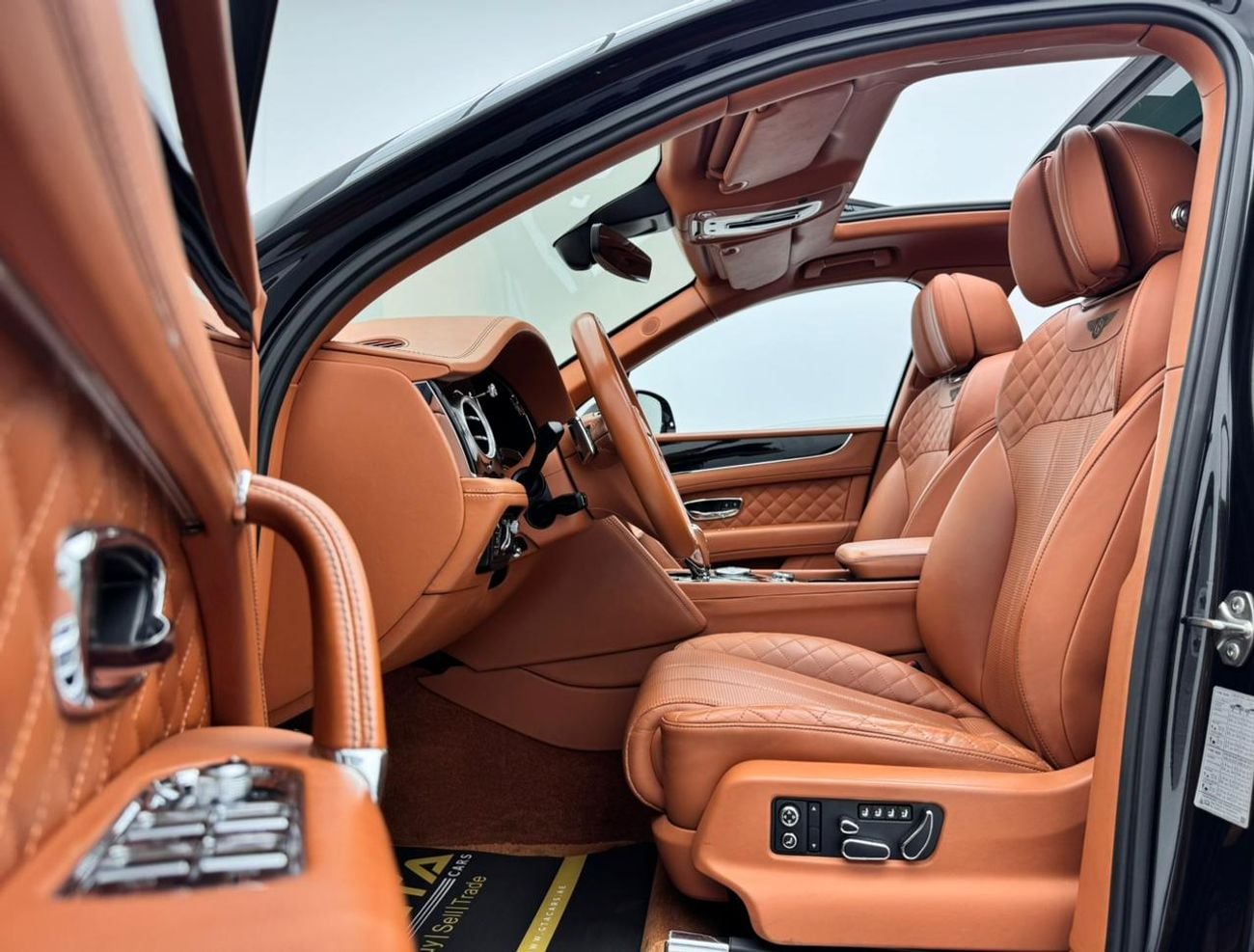 بنتلي بينتايجا 2017 Bentley Bentayga, Full Service History, Feb 2028 GTA Service Pack, Excellent Condition, GCC