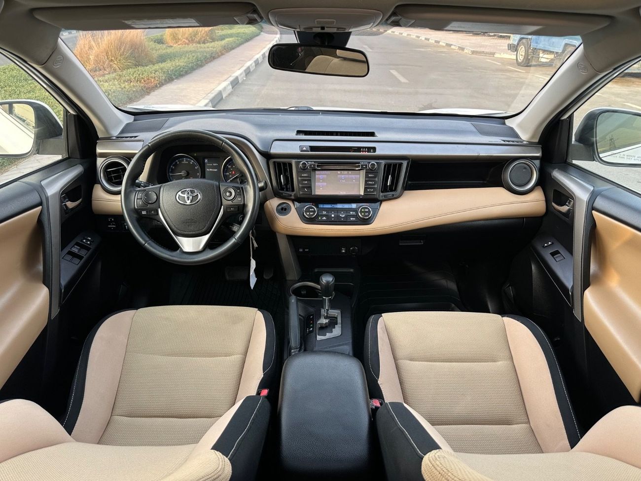 Toyota RAV4 XLE 4WD sunroof and Full Option