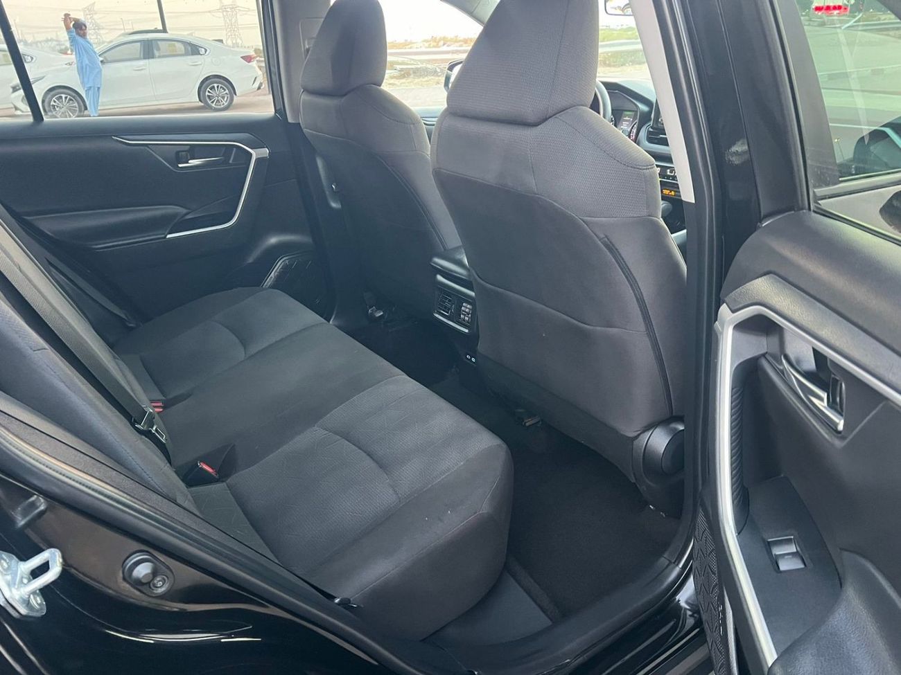 تويوتا راف ٤ 2022 TOYOTA RAV4 XLE - 4Wheel Drive 4X4 - PUSH START - ELECTRIC SEATS - VERY GOOD CONDITION