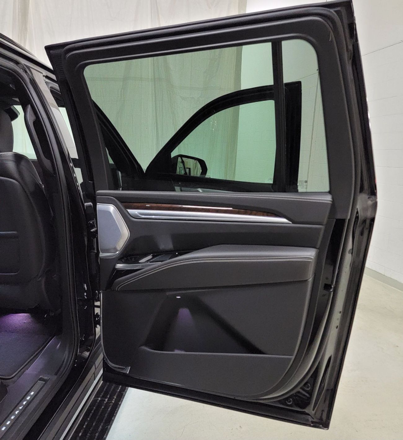 Cadillac Escalade Escalade ESV Sport Platinum ONYX Pkg | Fridge