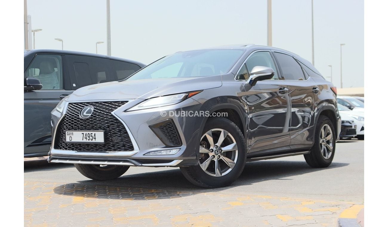 Lexus RX 300 Lexus RX300 Platinum / 2019 / 4 Cylinder