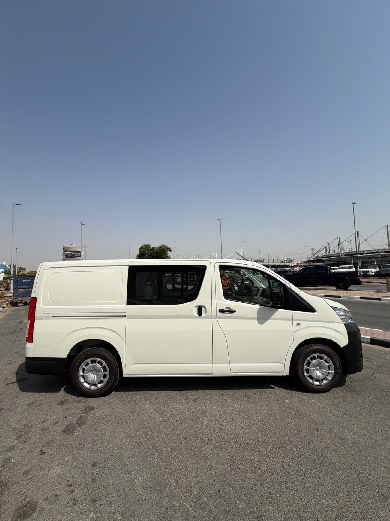 Toyota Hiace GL TOYOTA HIACE 6 SEATER GLASS VAN