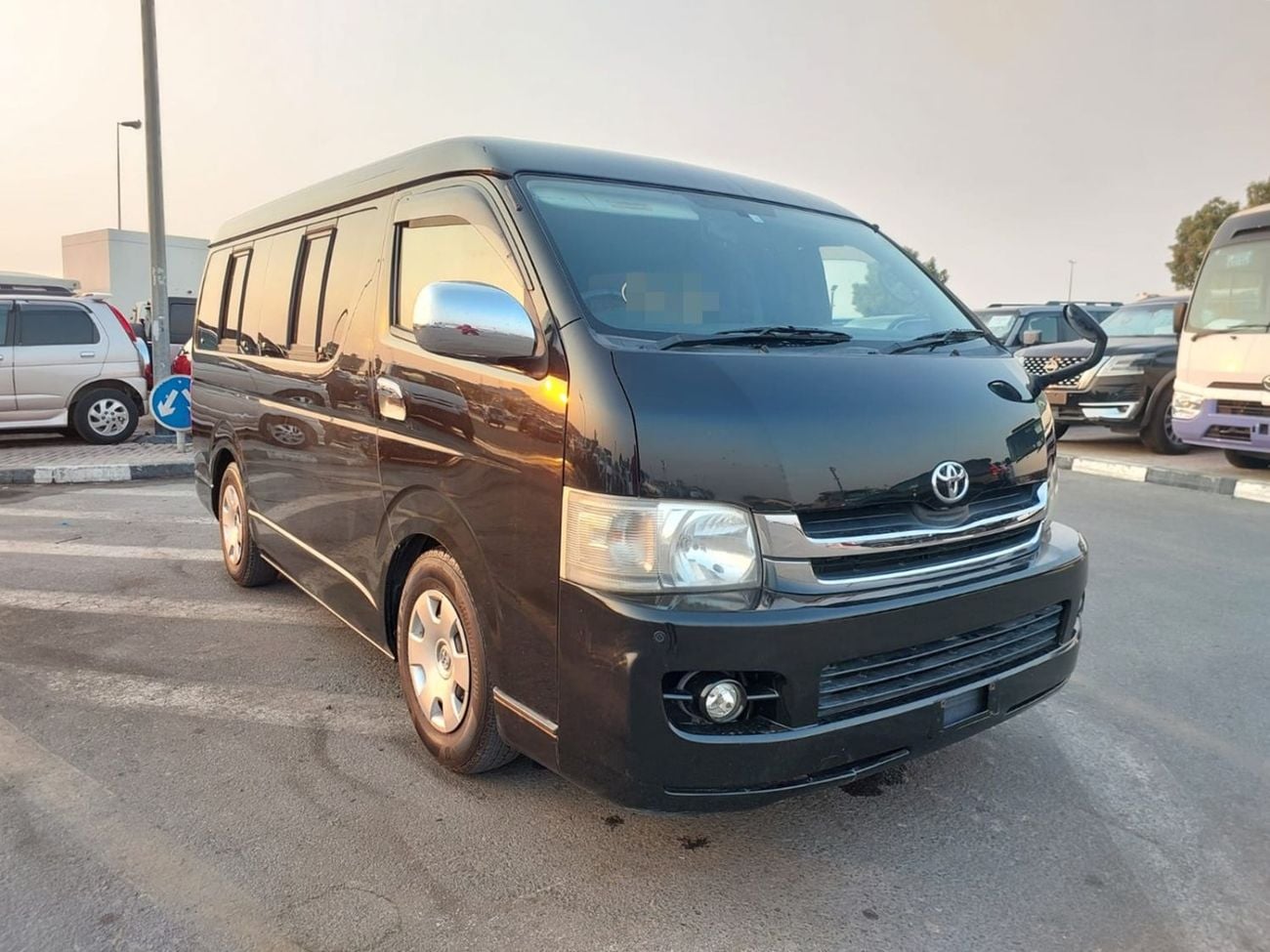 Toyota Hiace TOYOTA HIACE COMMUTER VAN RHD 2010 MODEL 2.7 L PETROL AUTOMATIC(PM19655)