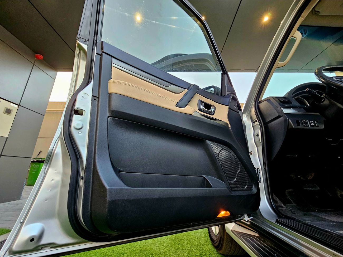 ميتسوبيشي باجيرو GLX / SUNROOF/ LEATHER / ORIGINAL PAINT/ LOW MILEAGE / SINGLE OWNER