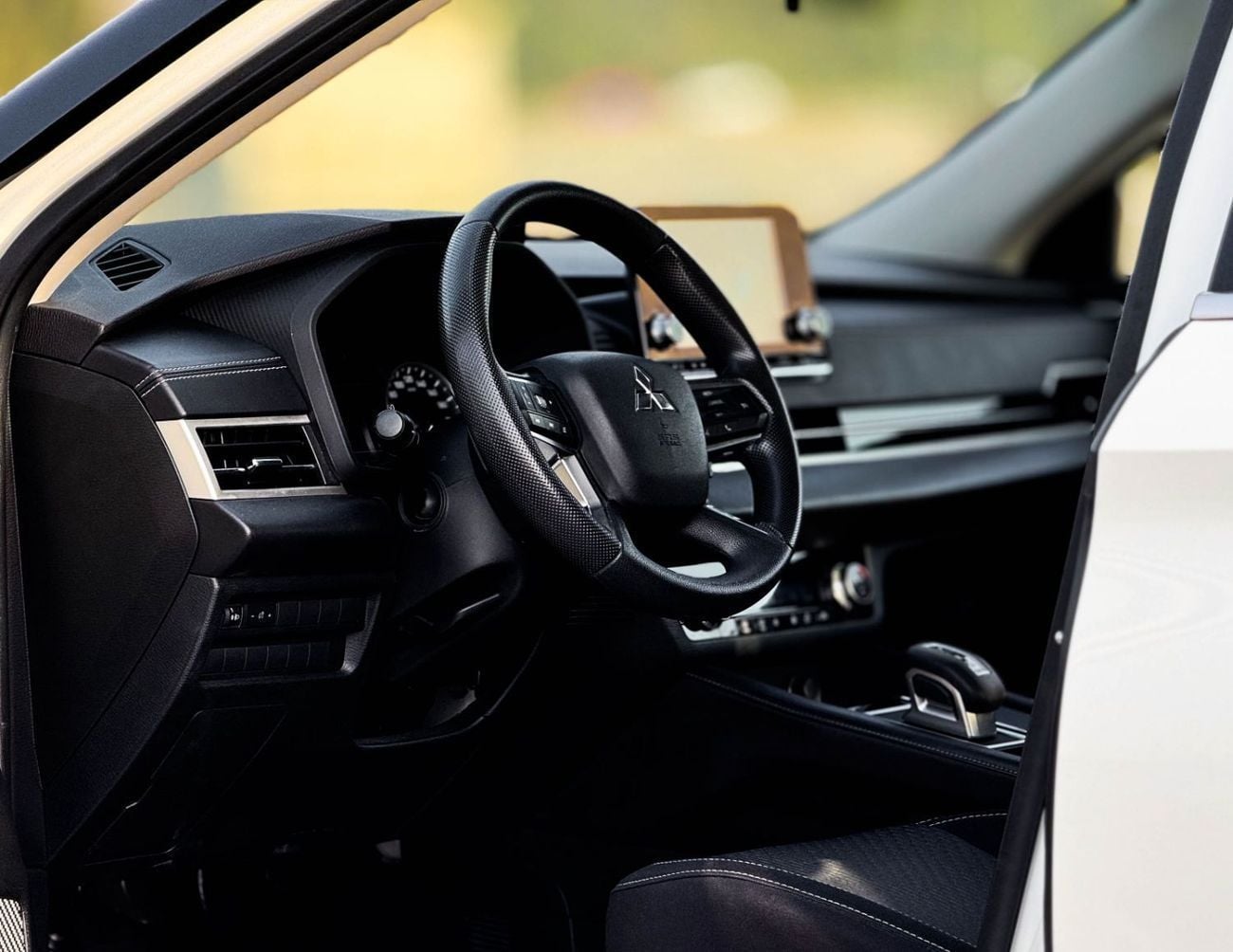 Mitsubishi Outlander Mitsubishi Outlander | 3.0 L | 2023 | GCC | Accident-Free |  In Excellent Condition | 1109 P.M