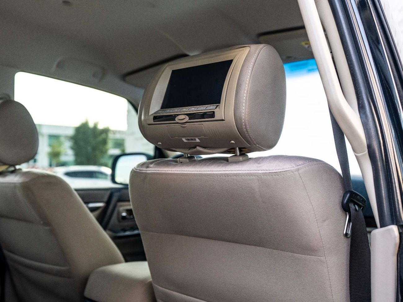 Mitsubishi Pajero GLS Base 3.5L (7 Seater)