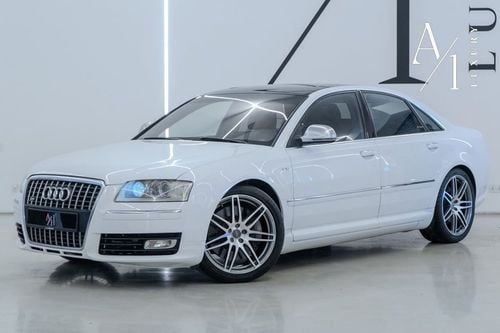 Audi S8 2009 Audi S8 V10, Clean Title, Zero Paint, GCC