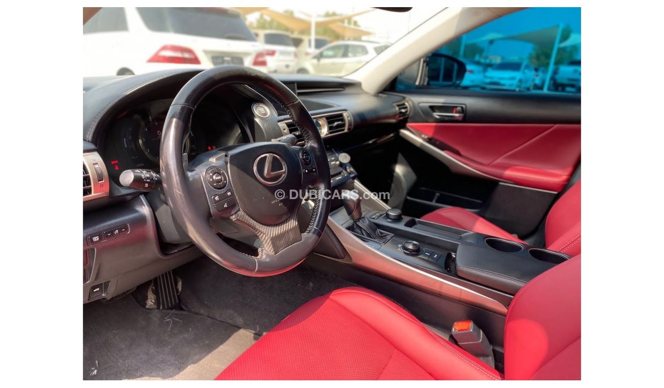 لكزس IS 200 لكزس is 200 t وارد امريكا بحاله ممتازه