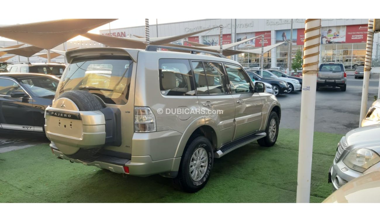 Mitsubishi Pajero Gulf Dye Agency No. 2, cruise control, rear camera, remote control, in excellent condition, you do n