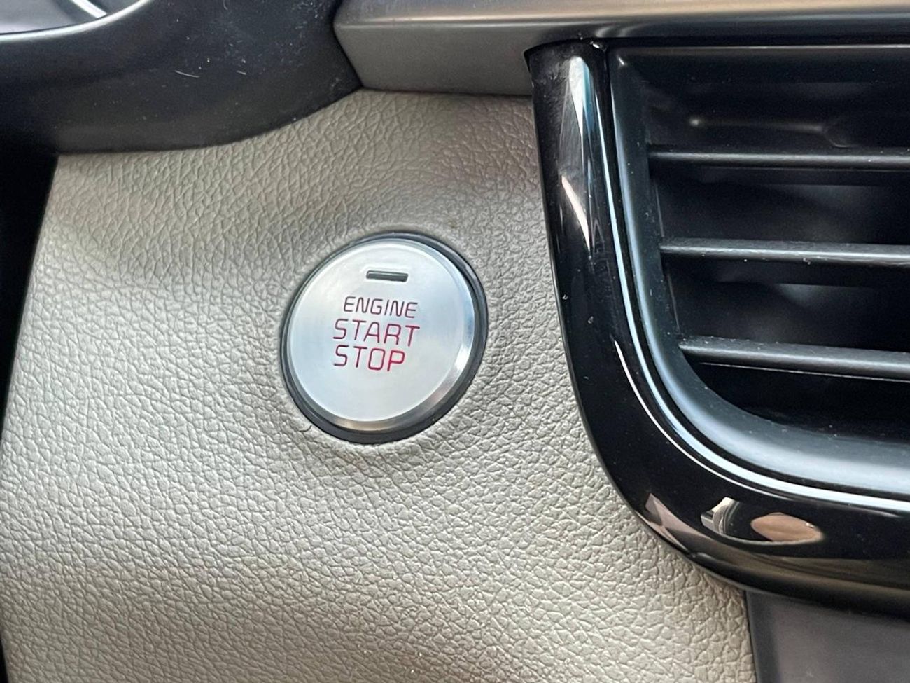 Kia Optima LX 2.4L 2.4L V4  /PANORAMIC SUNROOF / BIG SCREEN / BLIND SPOTS / APPLE- ANDROID AUTO / IN PERFECT CO