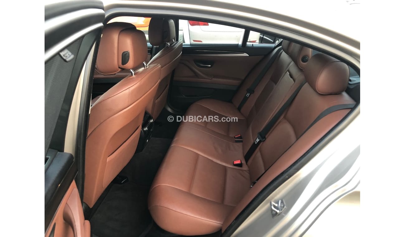 بي أم دبليو 530i موديل 2012 خليجي فل مواصفات كراسي جلد ومثبت سرعه وتحكم كهربي كامل ونظام صوت ممتاز وكاميرا خلفيه ومدخ