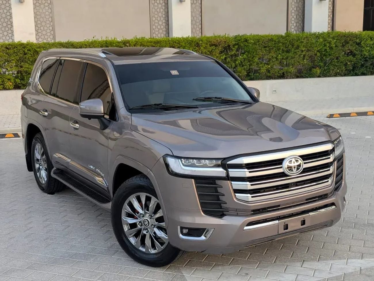Toyota Land Cruiser VXR Facelifted With Interior and Exterior GCC Specs | Well Maintained