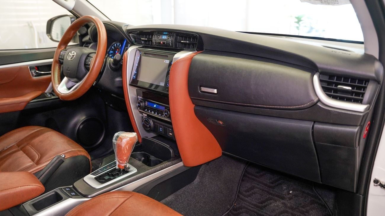 Toyota Fortuner VXR 4.0L (278 HP)