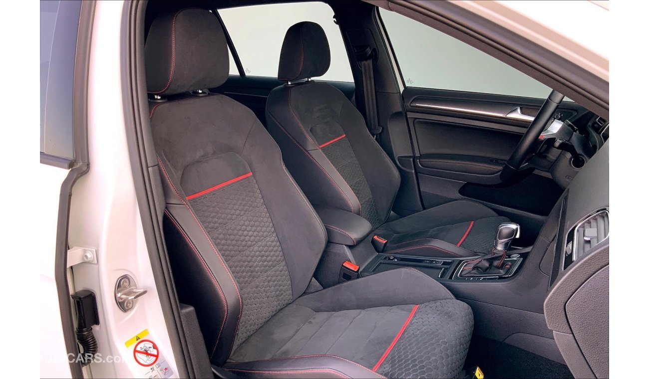 Volkswagen Golf GTI P2 (Fabric Seats)