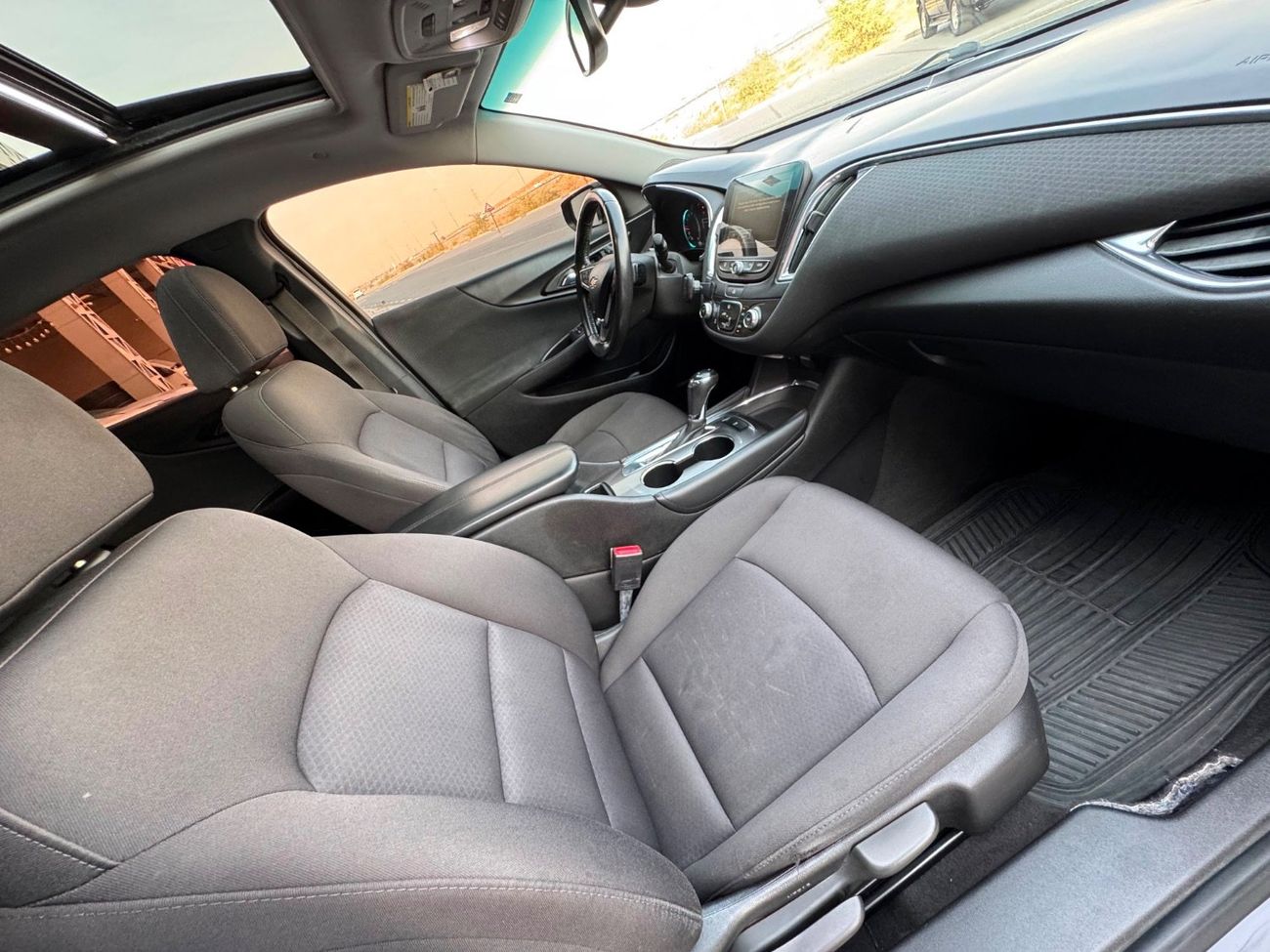 Chevrolet Malibu LT 1.5T V4 / PANORAMIC SUNROOF / APPLE ANDROID AUTO / RIMS / KEYLESS ENTRY AND START