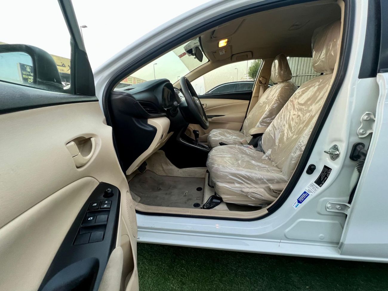 Toyota Yaris 1.5L E warranty one year bank financie available 0 dawon payment