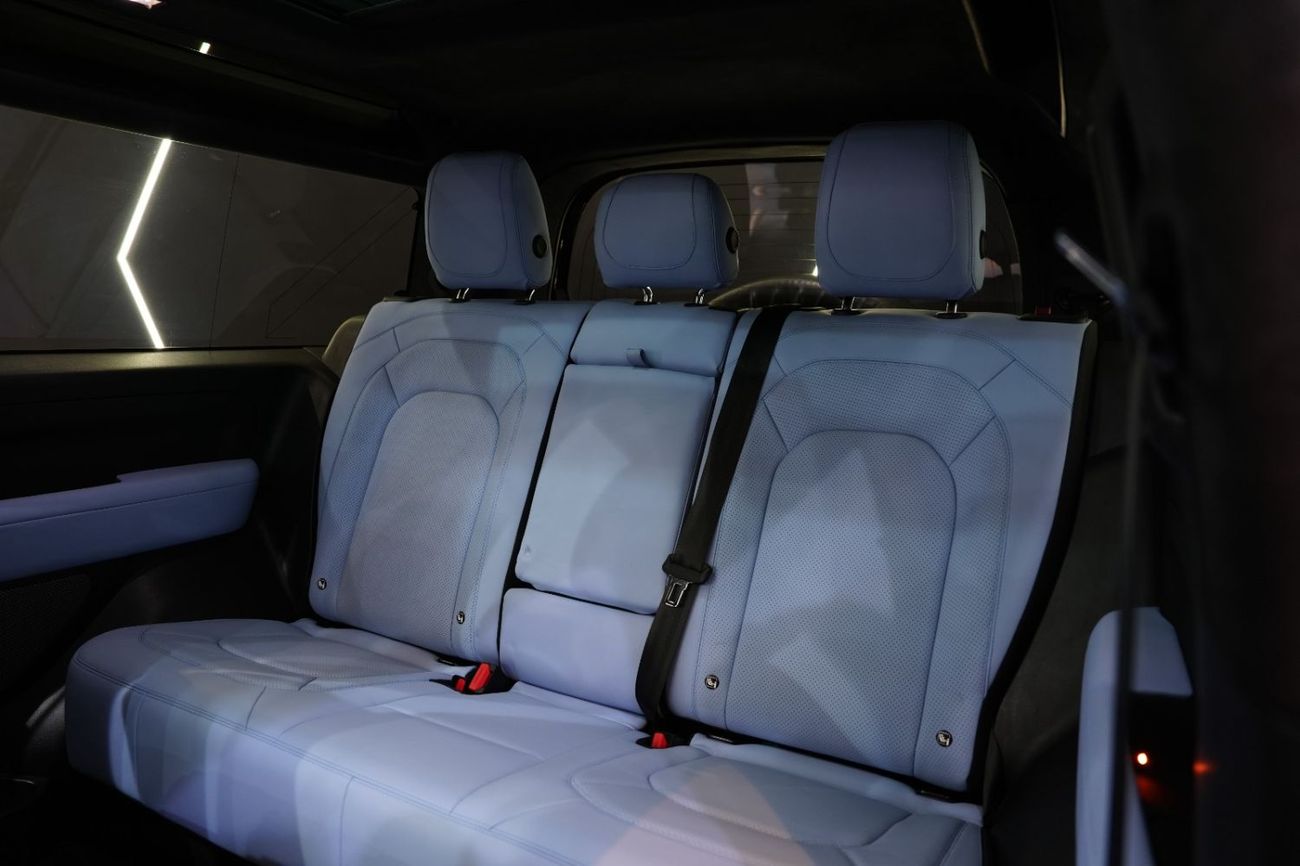 Land Rover Defender 90 SE P400 URBAN Kit, Panoramic Roof, Al Tayer Warranty + Service!!