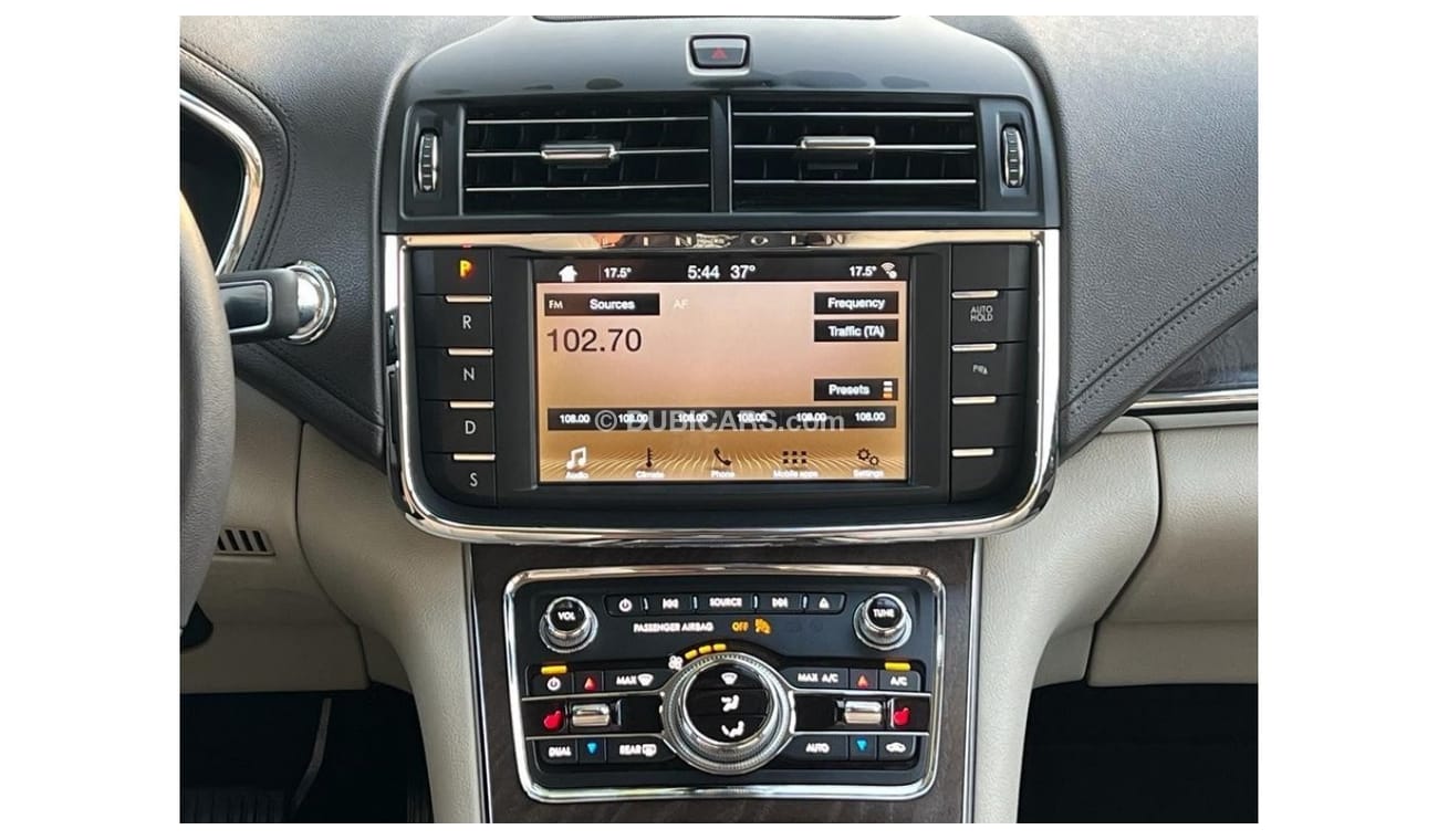 Lincoln Continental LINCOLN CONTINENTAL 2019 GCC UNDER WARANTY WITH SERVICE CONTRACT IN PERFECT CONDITION