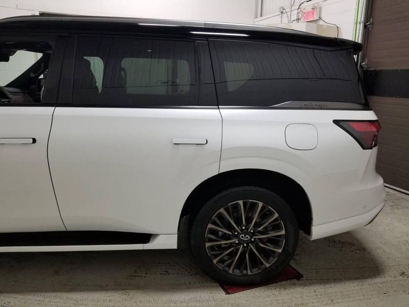 Infiniti QX80 Autograph Captain Chairs 3.5L