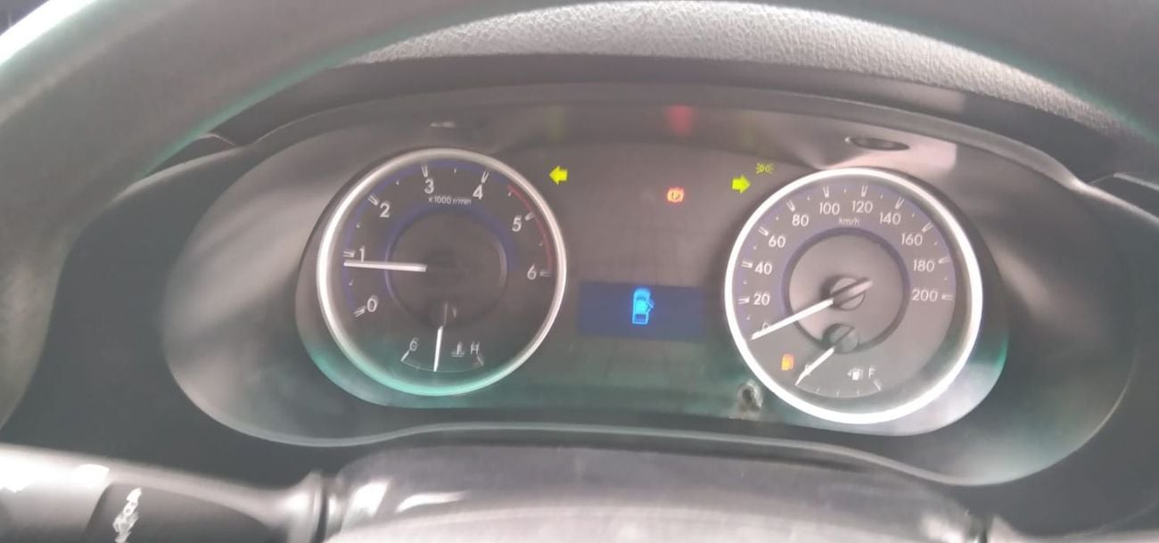 Toyota Hilux Smart cab SR5 2.8CC diesel manual