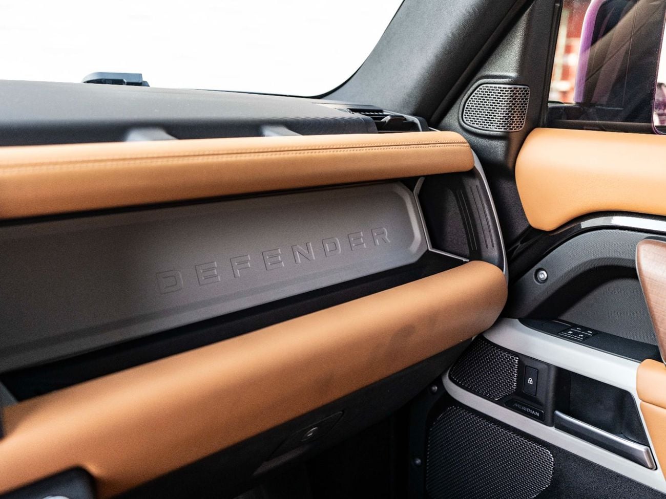 Land Rover Defender P400 110 HSE 3.0L (5 Seater)