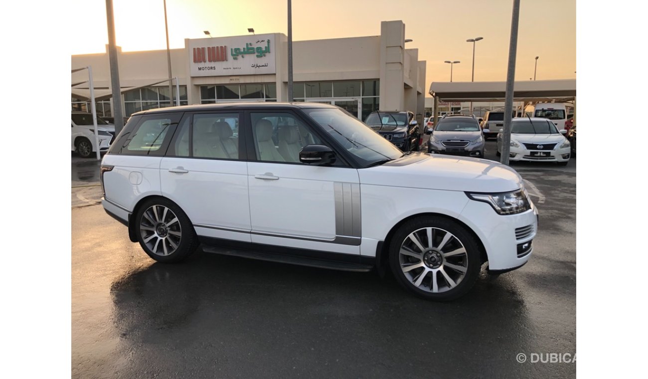 Land Rover Range Rover Vogue SE Supercharged RANG ROVER  VOUGE  SUPER CHARGE MODEL 2013 GCC car prefect condition full option panoramic roof lea