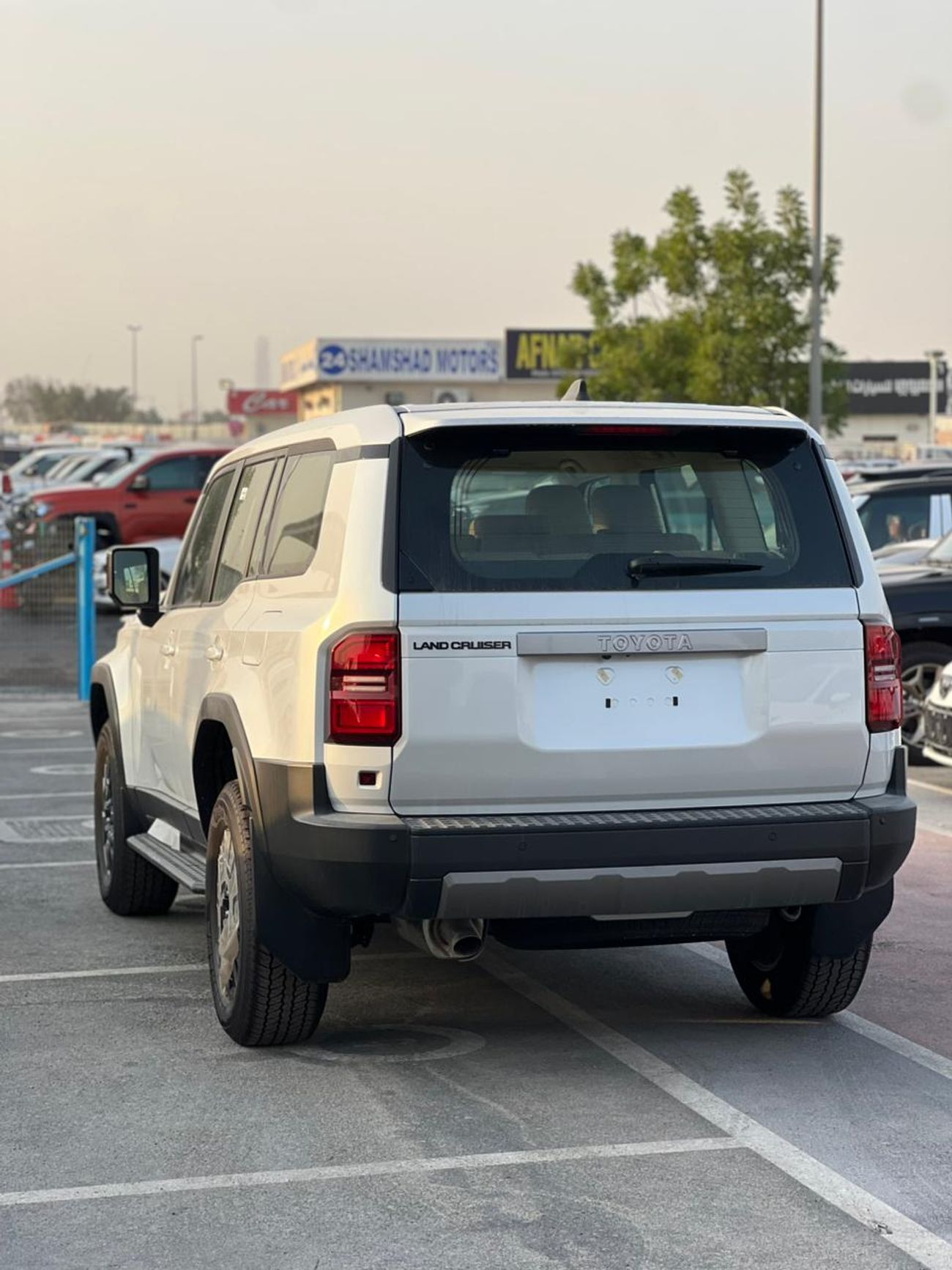 Toyota Prado txl 2.8T - Automatic . deseil . SUV/Crossover . Four Wheel Drive . 7 Seats . 5 Doors ▾