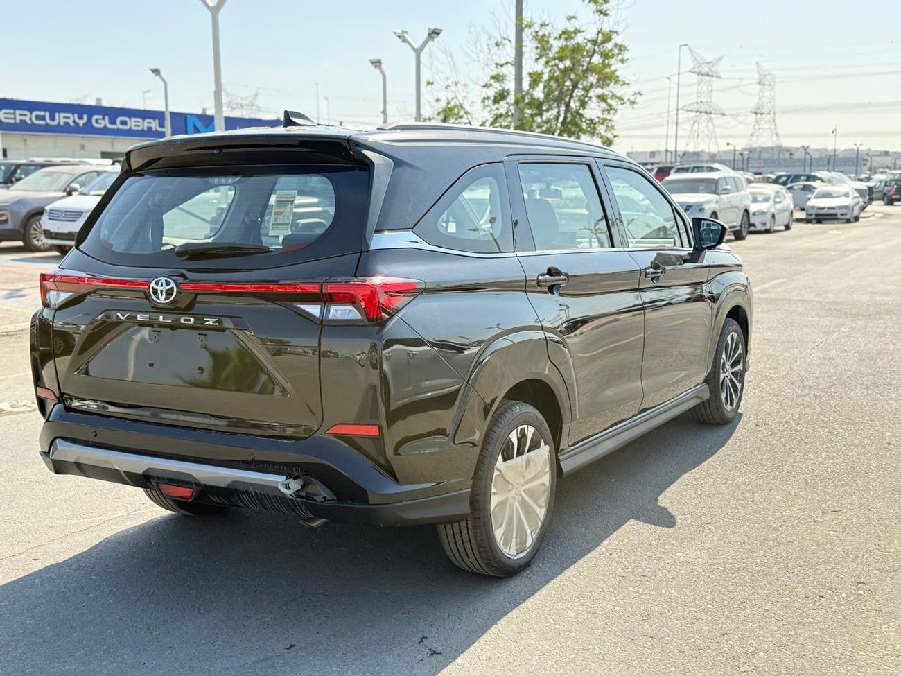 تويوتا فيلوز VELOZ - V Full Option 1.5L 4 Cylinders - 7 Seats 2025 Model