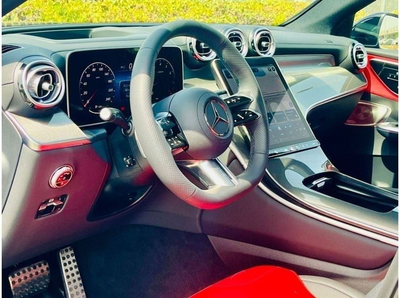 مرسيدس بنز GLC 200 | MERCEDES BENZ| GLC 200 4MATIC |GCC SPECS | YEAR 2024 | 5 YEAR WARRANT YEAR SERVICE CONTRACT