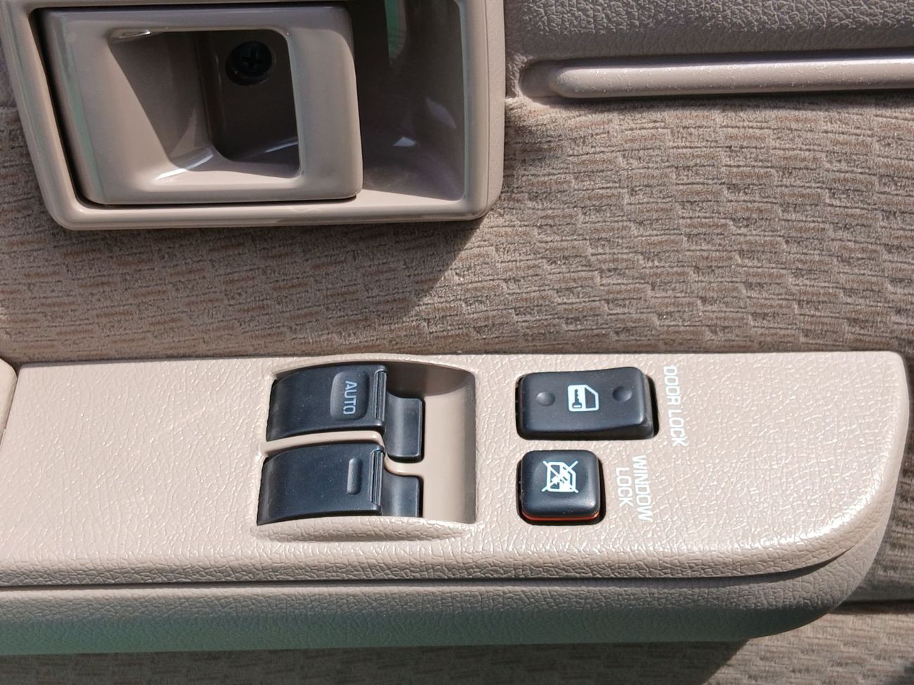 تويوتا لاند كروزر بيك آب Std 4.0L Single Cab Utility 4WD