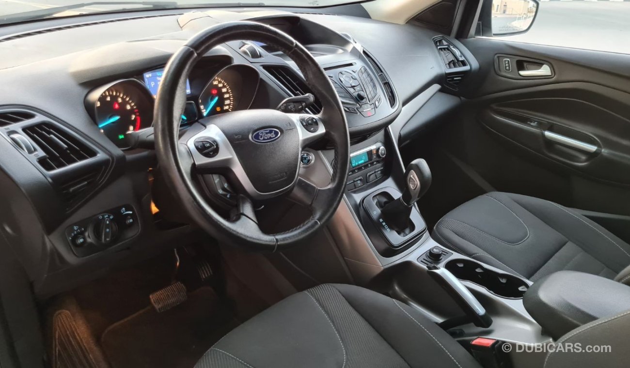 Ford Escape SE Ecoboost 2016 GCC Perfect Condition