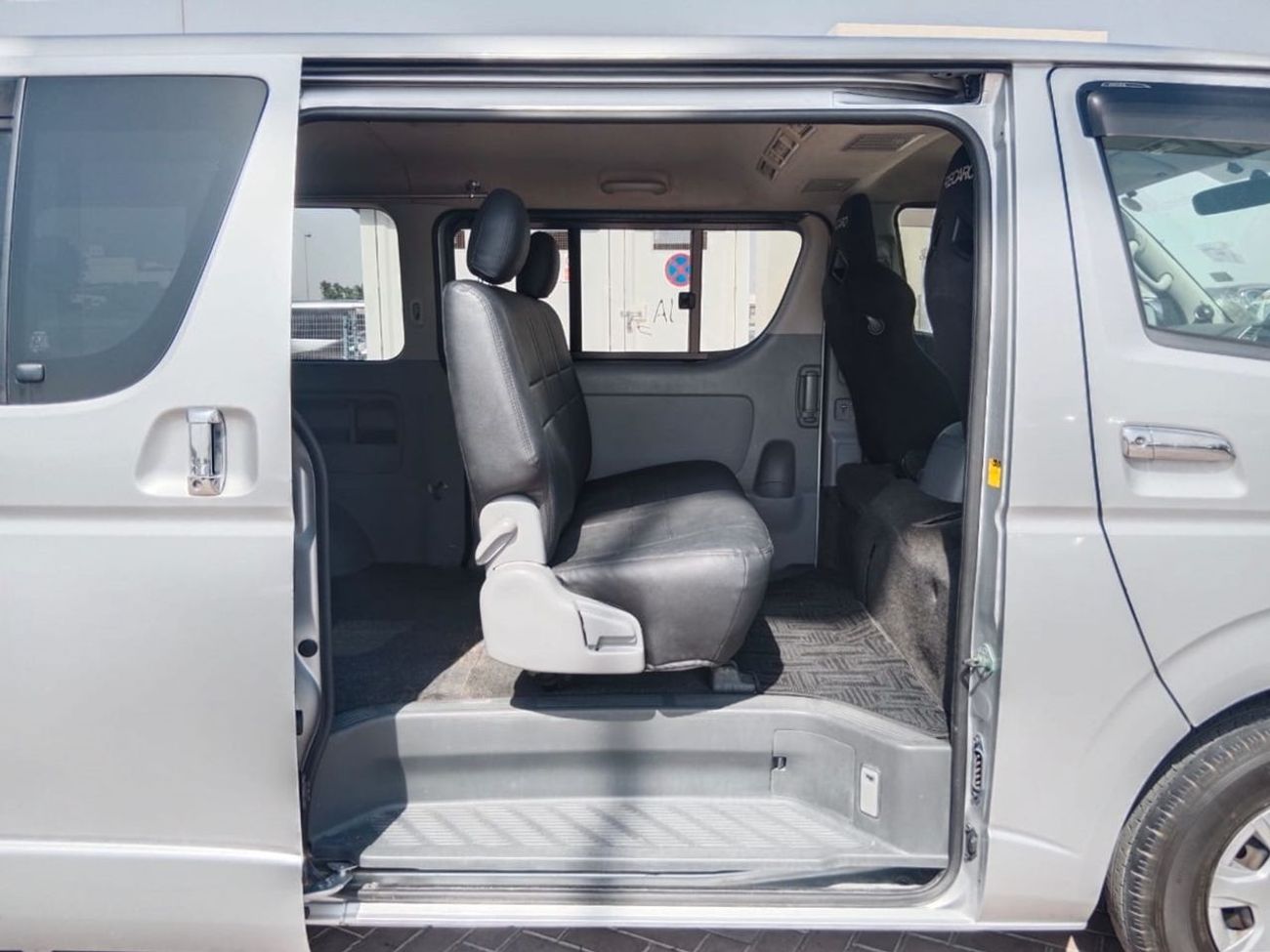 Toyota Hiace TOYOTA HIACE VAN RIGHT HAND DRIVE (PM1282)