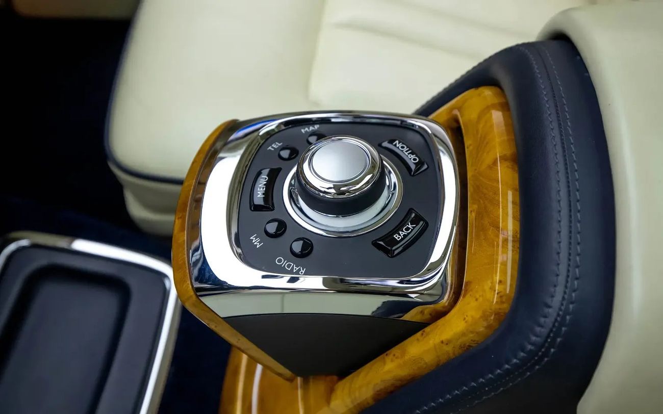 Rolls-Royce Phantom Std 6.8L Sedan ( Full Options With Star Lights ) - GCC Spec