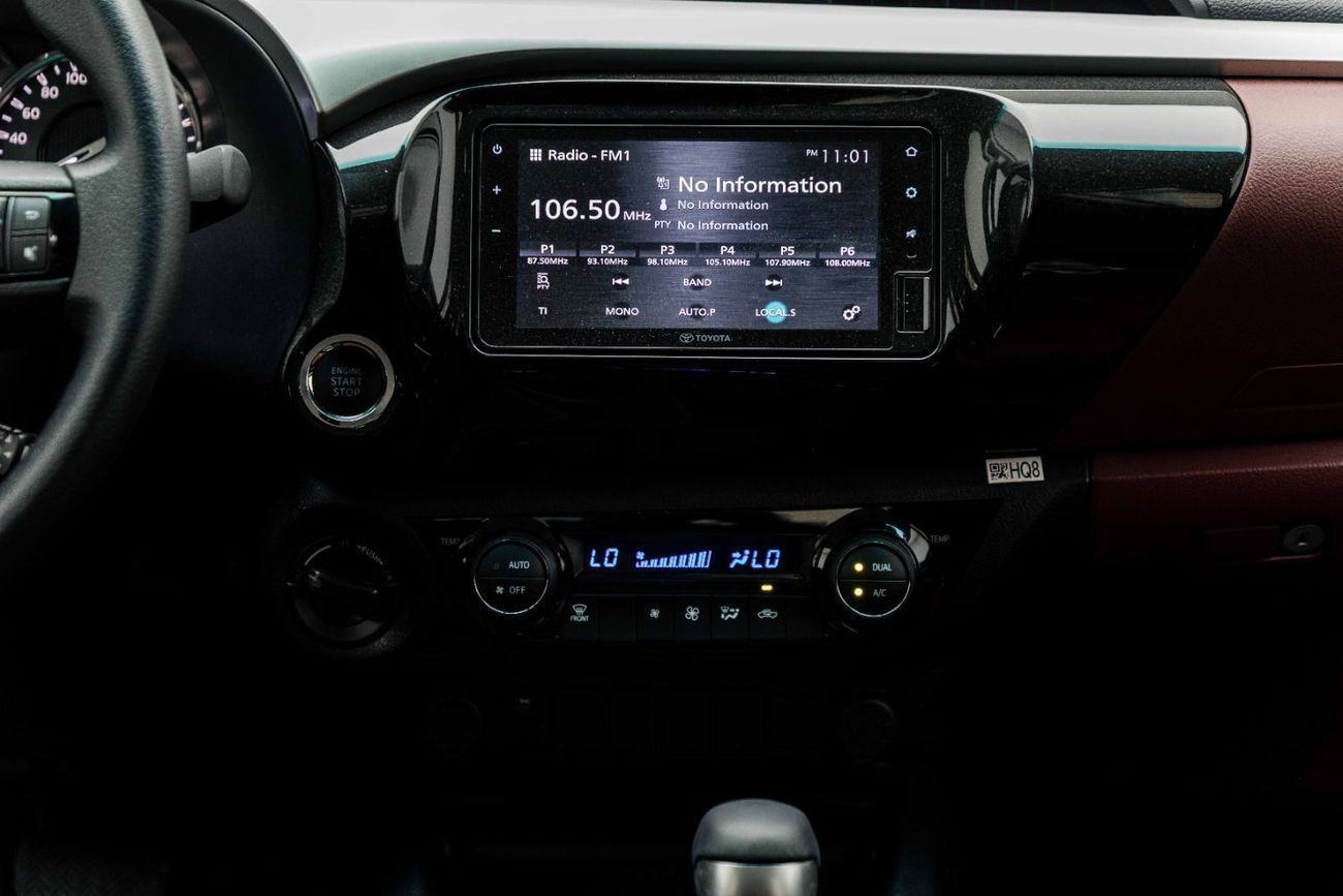 تويوتا هيلوكس HI 2.7L – White Inside Maroon | Export Only